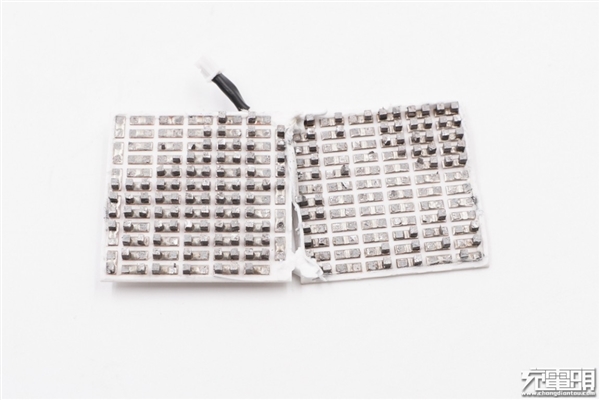 小米10定制版冰封散熱背夾BR11拆解：1分鐘降溫至15度的秘密在此