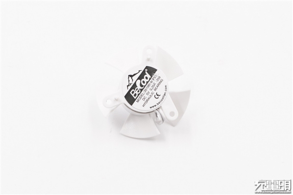 小米10定制版冰封散熱背夾BR11拆解：1分鐘降溫至15度的秘密在此