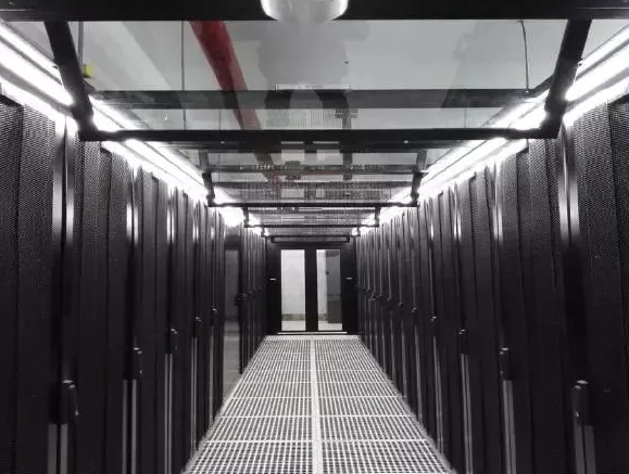 服務(wù)器機(jī)柜的尺寸你了解多少？“U”是在弱電中代表什么意思