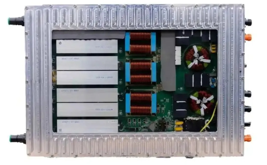 國內(nèi)首臺160kW油浸液冷充電機(jī)落地油城