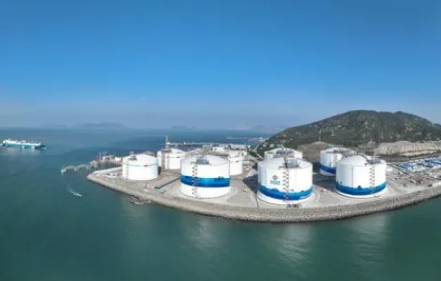 全國首個LNG綠色智算中心落地珠海，通過冷能梯級利用降低耗能