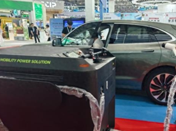 充電機(jī)器人、液冷超充樁……新型充電技術(shù)助力低碳出行