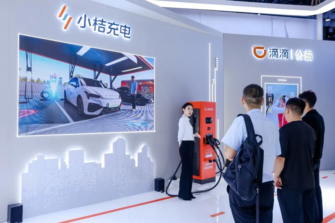 滴滴液冷柔性共享兆瓦超充樁亮相：充電1分鐘、續(xù)航百公里，最高1600kW！
