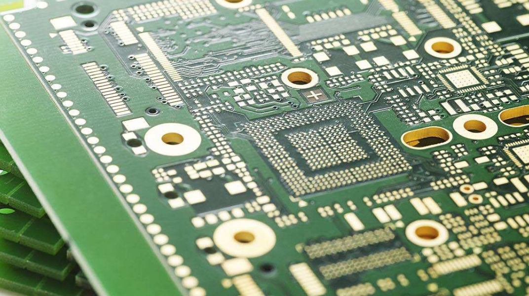 MOSFET 的頂部散熱：與 PCB 和雙面散熱相比，散熱管理更出色
