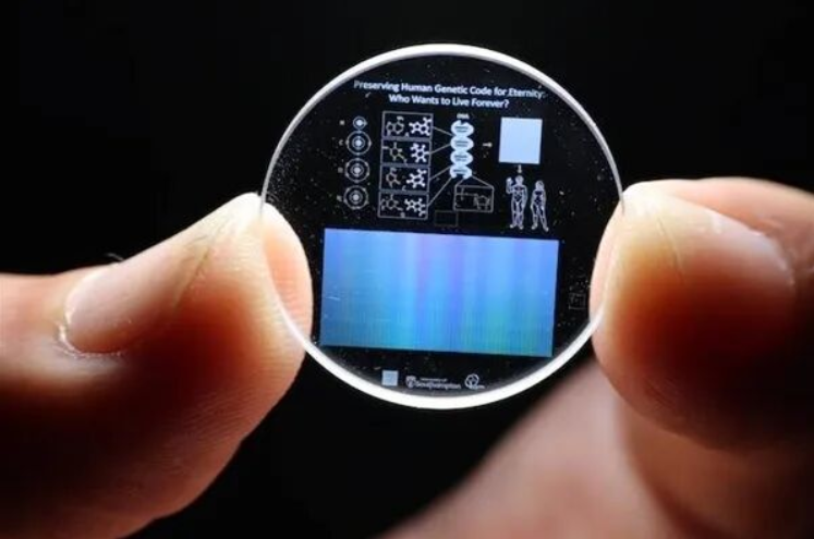 玻璃硬盤數(shù)據(jù)中心要來(lái)了！單塊容量360TB、壽命138億年