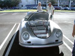 純電動汽車電池?zé)峁芾盹L(fēng)冷與液冷