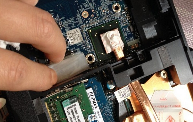 利用硅脂和散熱銅管的散熱方法